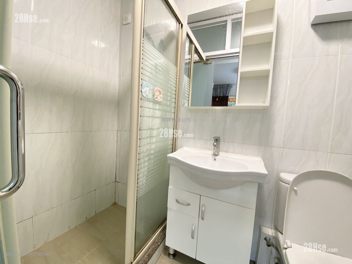 Village Sell 700 ft²