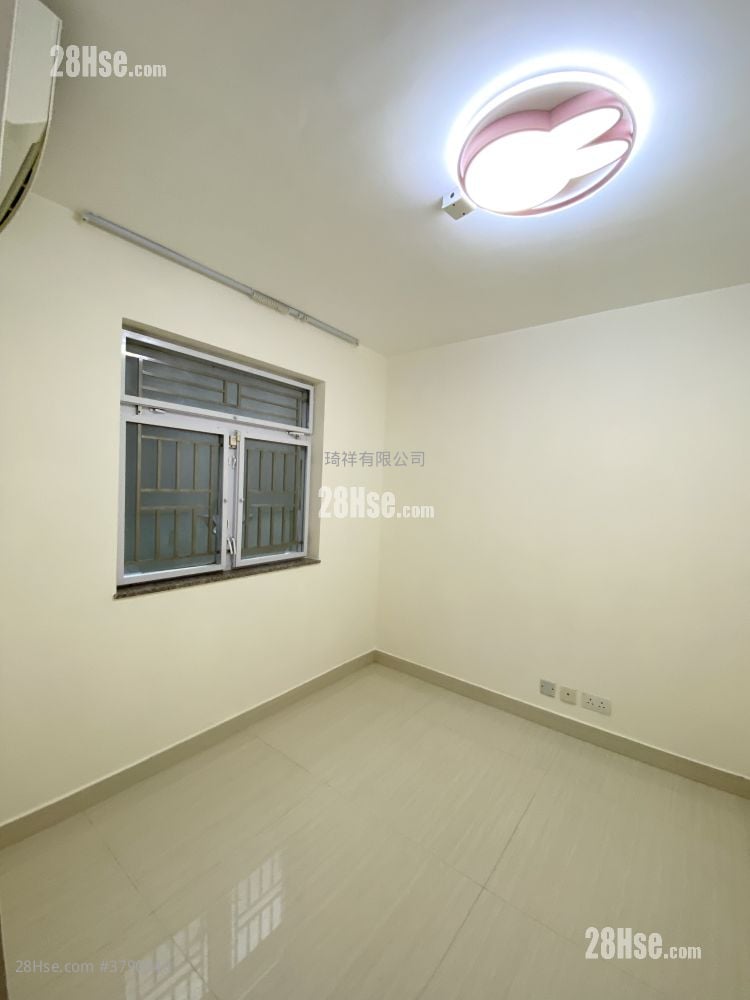 Village Sell 700 ft²