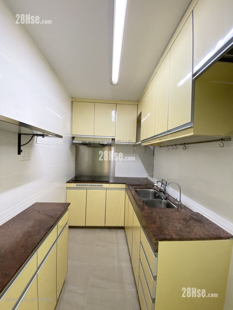 Village Sell 700 ft²