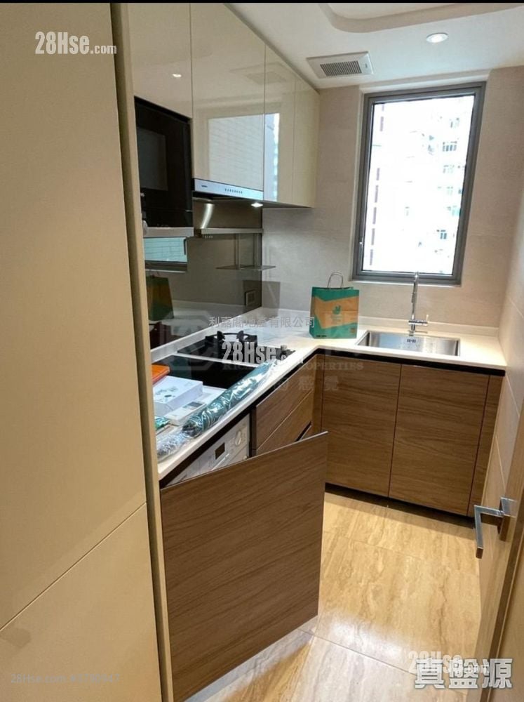 Grand Central Sell 2 Bedrooms , 1 Bathroom 593 ft²