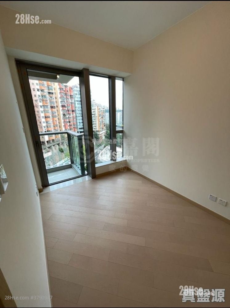 Grand Central Sell 2 Bedrooms , 1 Bathroom 593 ft²