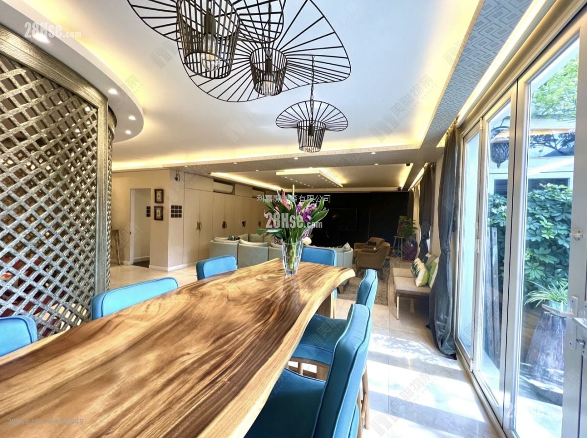 Casa Pino Sell 5+ Bedrooms 4,136 ft²