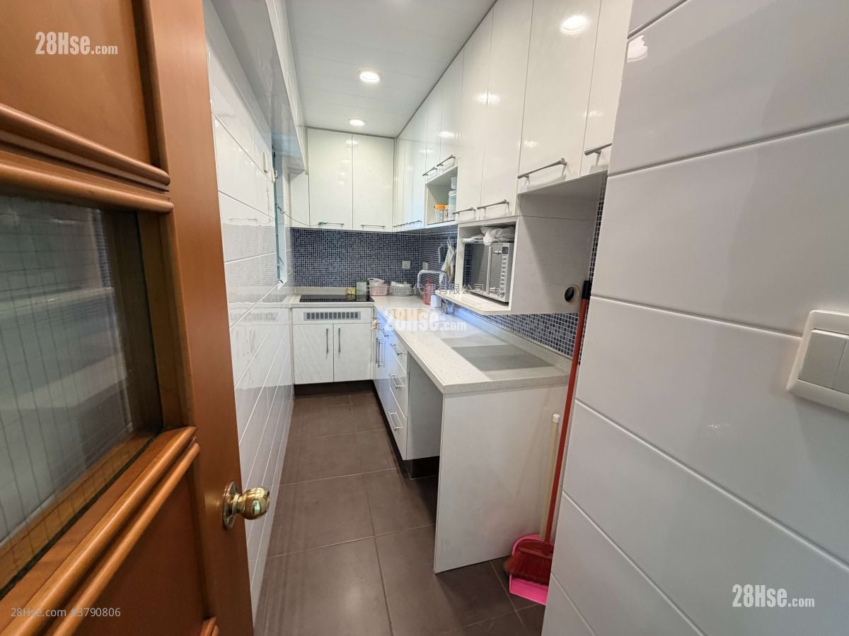 La Fontaine Sell 3 Bedrooms 532 ft²