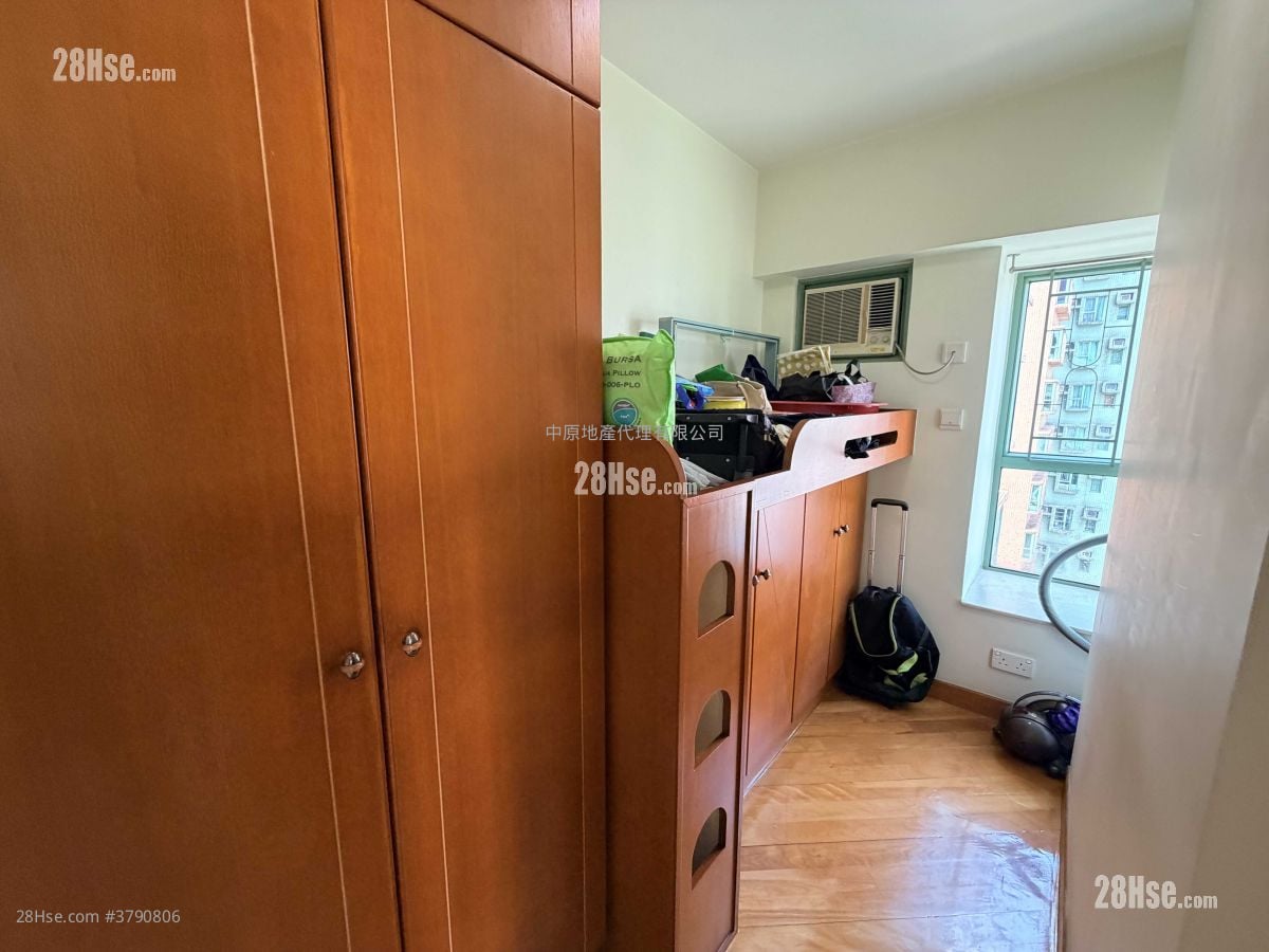 La Fontaine Sell 3 Bedrooms 532 ft²