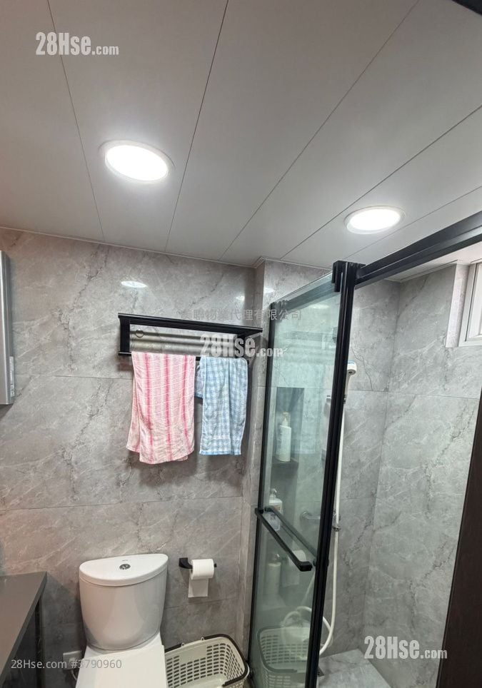 Welcome Gardens Sell 2 Bedrooms , 2 Bathrooms 686 ft²