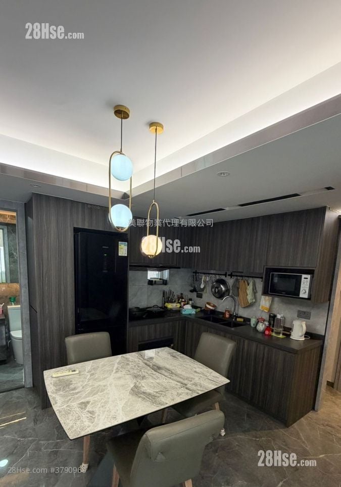 Welcome Gardens Sell 2 Bedrooms , 2 Bathrooms 686 ft²