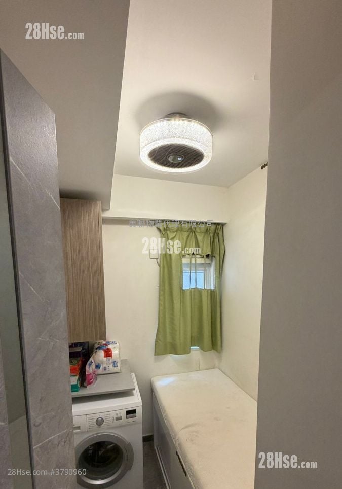 Welcome Gardens Sell 2 Bedrooms , 2 Bathrooms 686 ft²