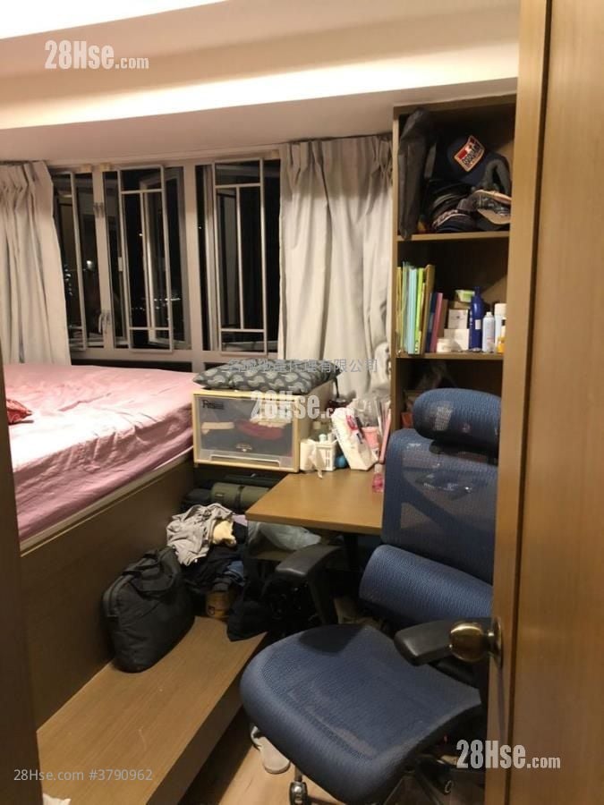 Hilton Plaza Sell 2 Bedrooms , 1 Bathroom 412 ft²