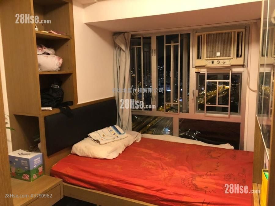 Hilton Plaza Sell 2 Bedrooms , 1 Bathroom 412 ft²