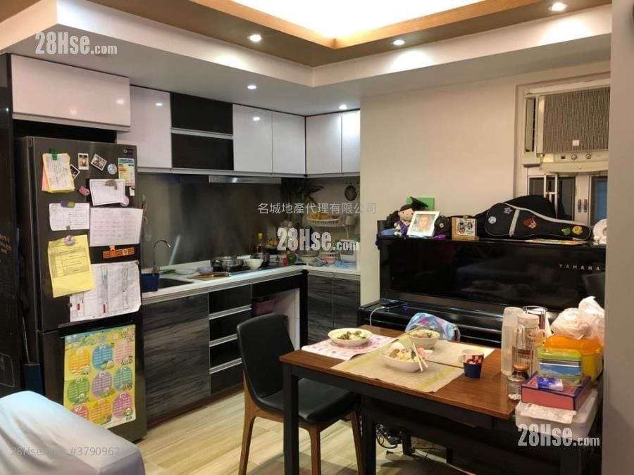 Hilton Plaza Sell 2 Bedrooms , 1 Bathroom 412 ft²