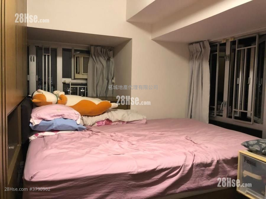 Hilton Plaza Sell 2 Bedrooms , 1 Bathroom 412 ft²