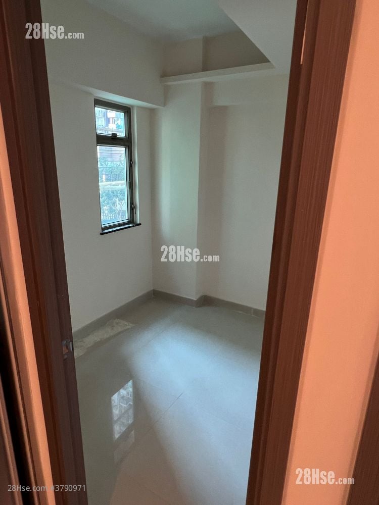 Cosmopolitan Estate Rental 2 Bedrooms , 1 Bathroom 312 ft²