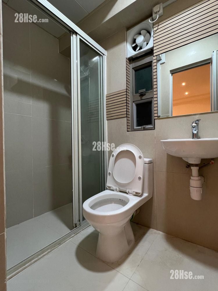 Cosmopolitan Estate Rental 2 Bedrooms , 1 Bathroom 312 ft²