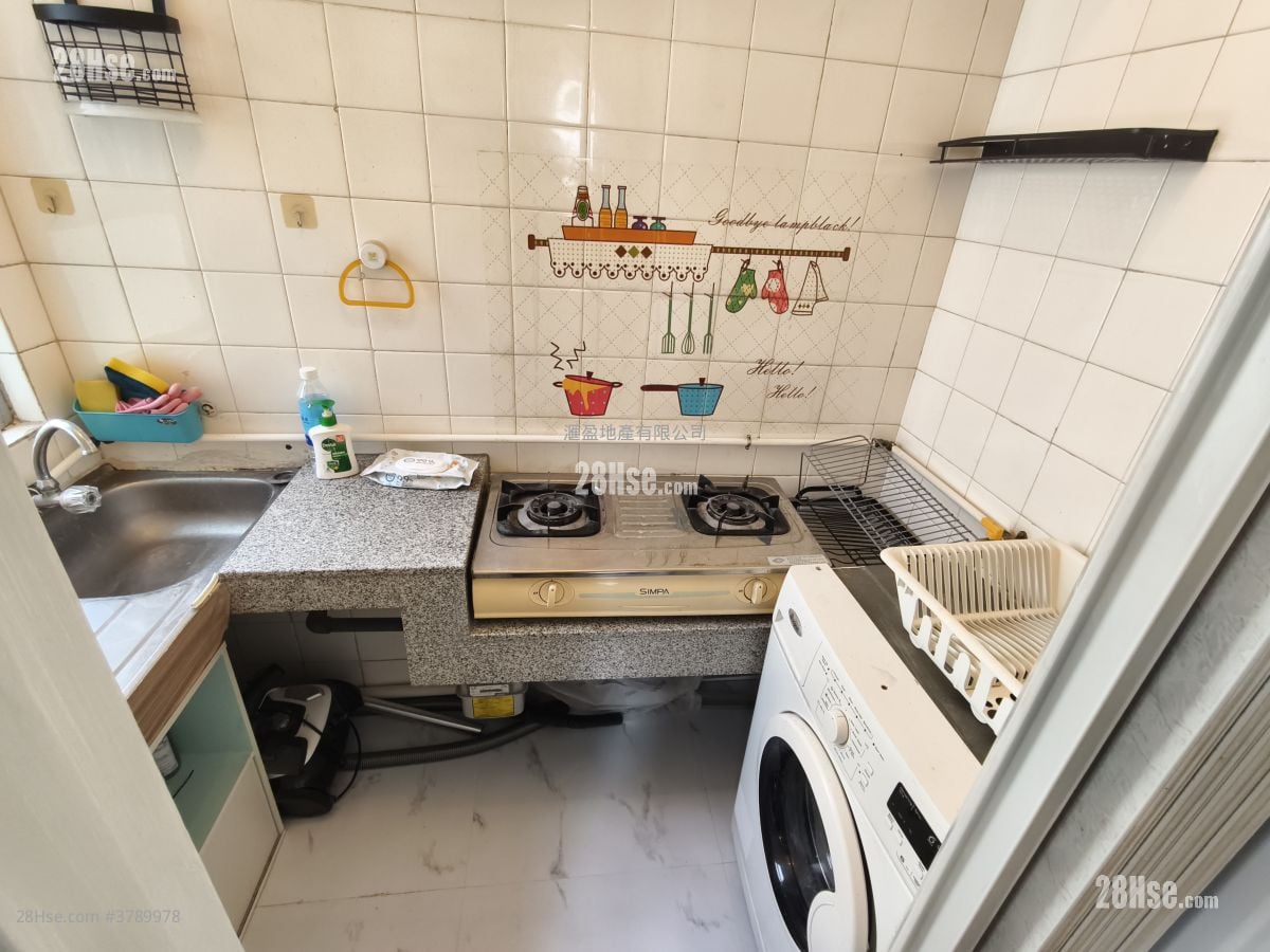 Ngan Fai  Building Sell 1 Bedroom , 1 Bathroom 255 ft²