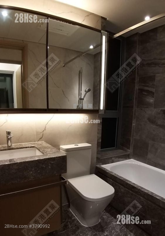 Malibu Sell 2 Bedrooms 592 ft²