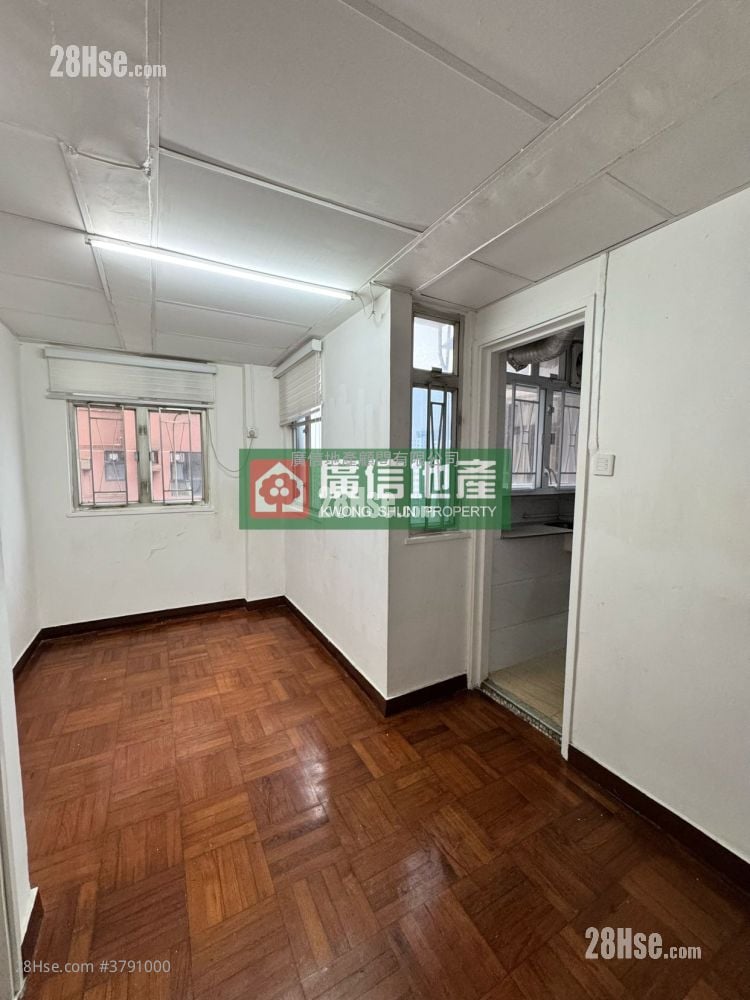 金辉大厦 租盘 2 房 , 1 浴室 302 平方尺