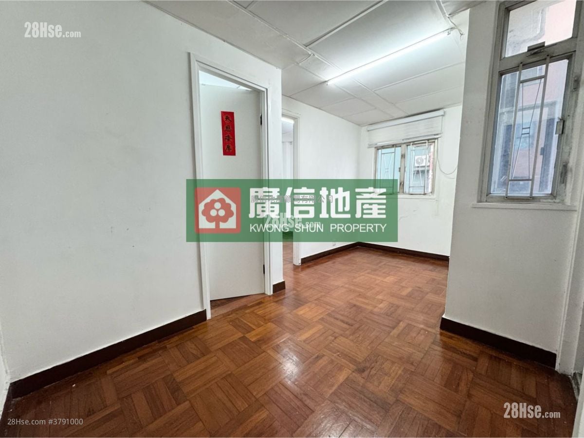 金辉大厦 租盘 2 房 , 1 浴室 302 平方尺