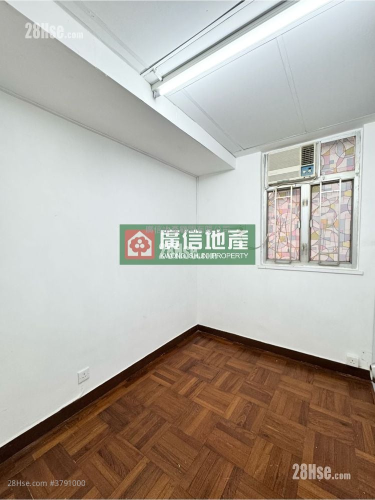 金辉大厦 租盘 2 房 , 1 浴室 302 平方尺