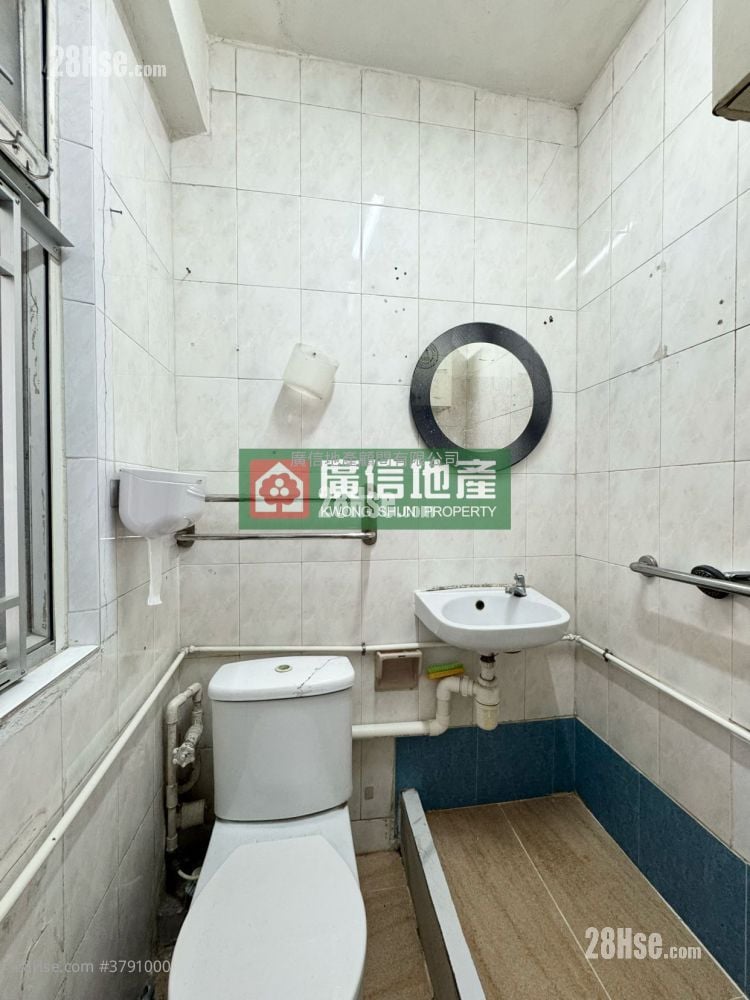 金辉大厦 租盘 2 房 , 1 浴室 302 平方尺