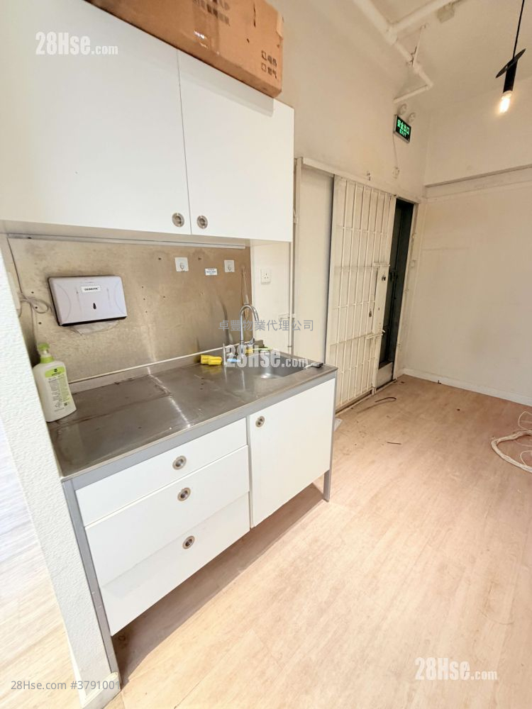 合兴工业大厦 租盘 5+ 房 , 5+ 厕所 3,100 平方尺