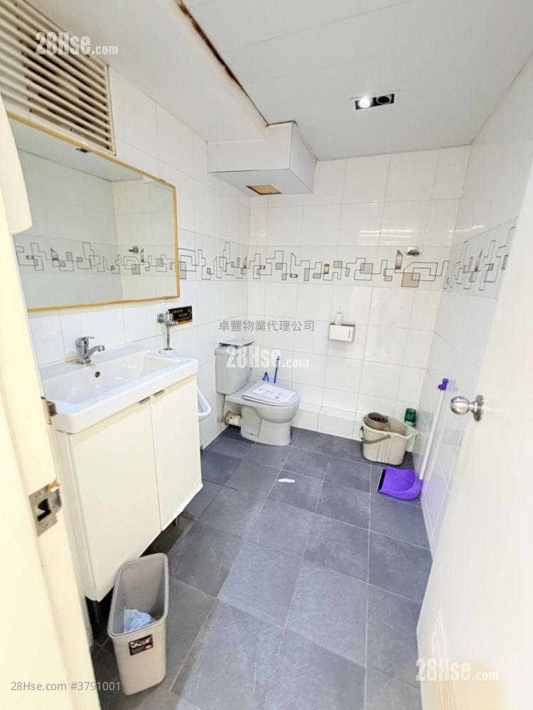 合兴工业大厦 租盘 5+ 房 , 5+ 厕所 3,100 平方尺