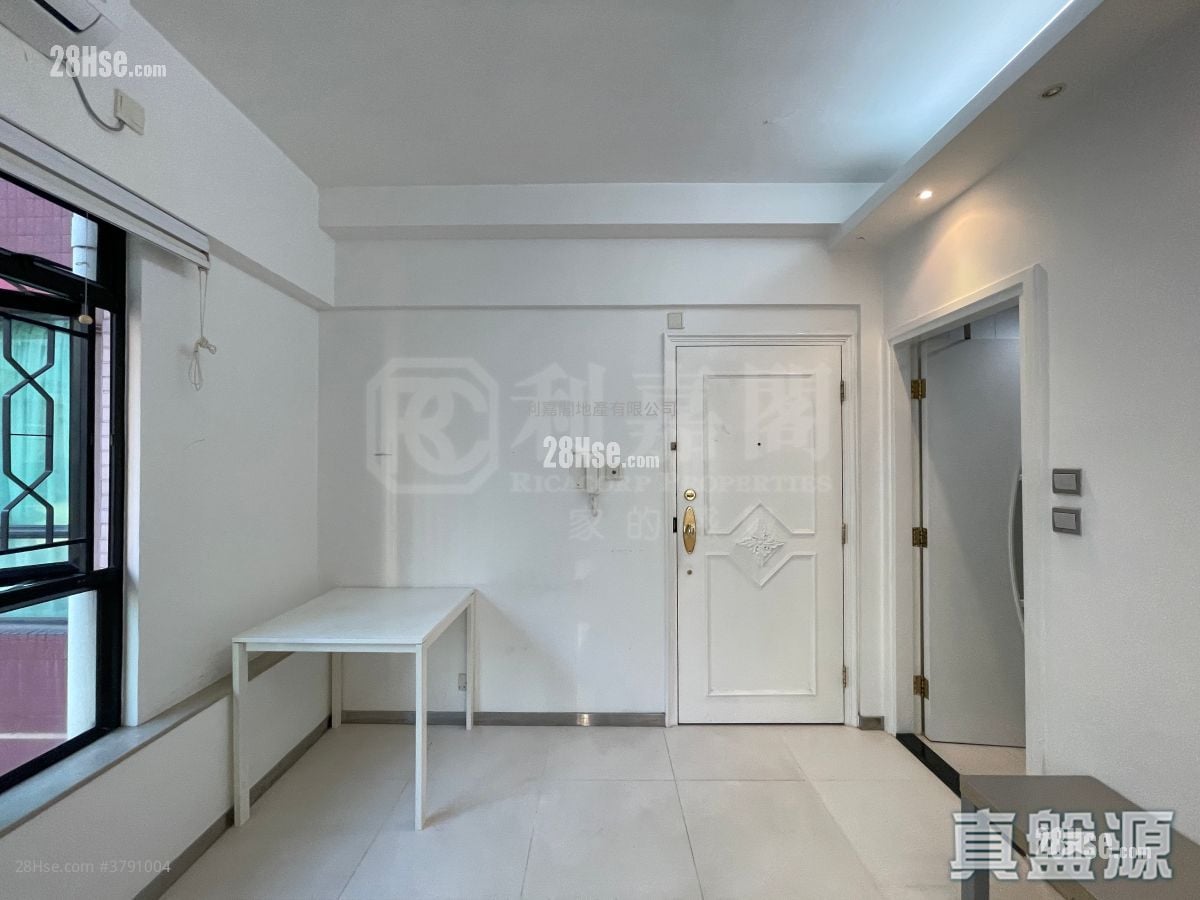 海景轩 售盘 2 房 356 平方尺