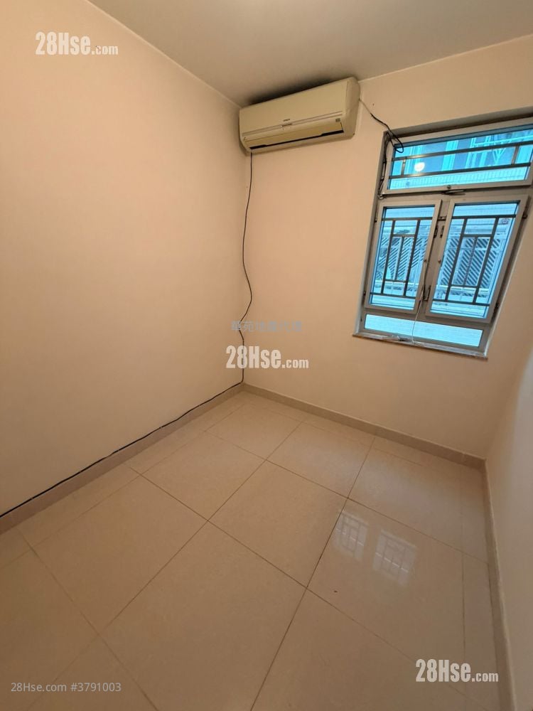 村屋 租盘 3 房 , 1 浴室 700 平方尺