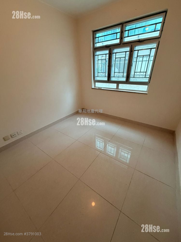 村屋 租盘 3 房 , 1 浴室 700 平方尺