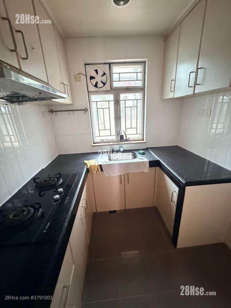 村屋 租盘 3 房 , 1 浴室 700 平方尺