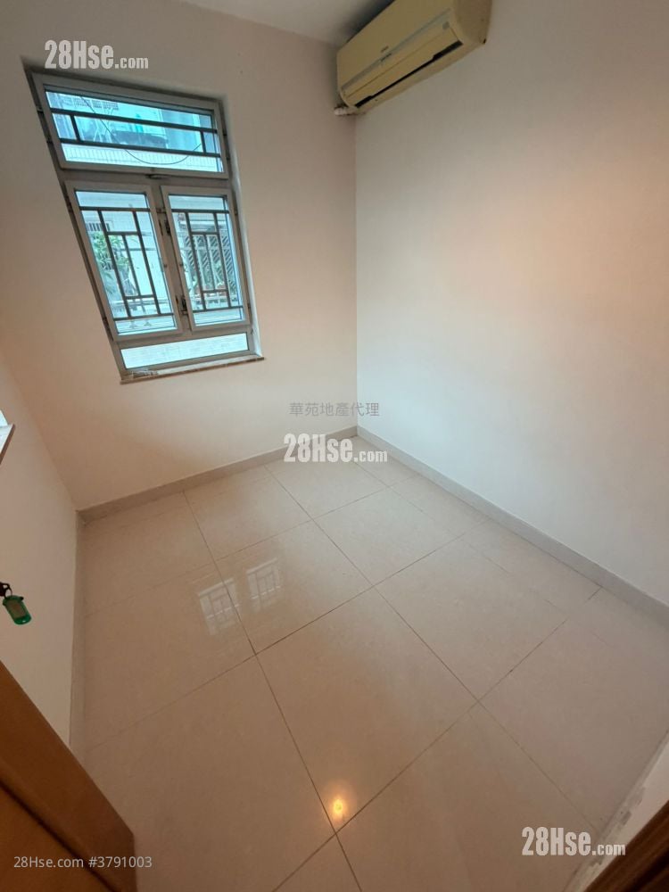 村屋 租盘 3 房 , 1 浴室 700 平方尺