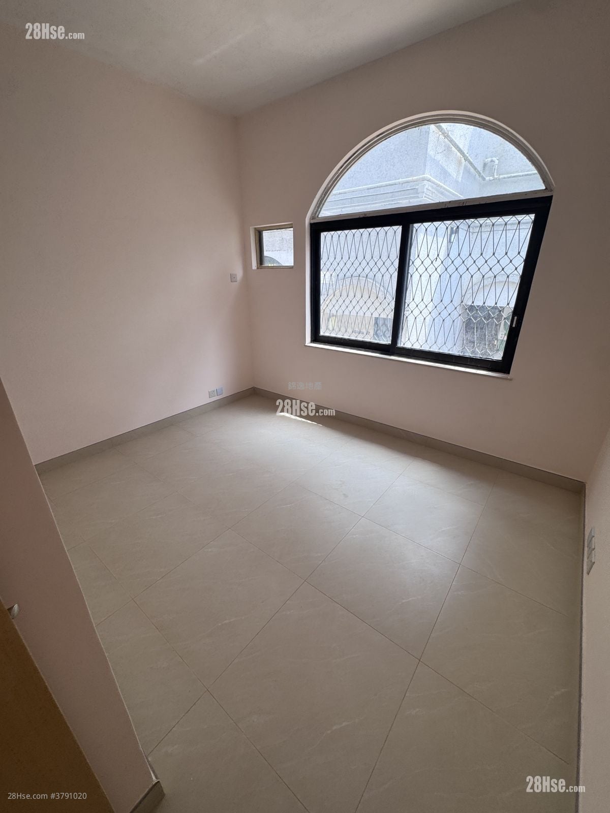 Cameo Court Sell 2 Bedrooms , 1 Bathroom 535 ft²