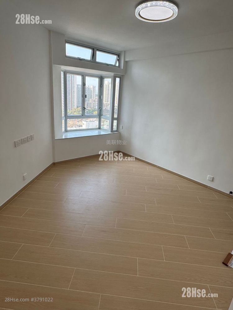 Kingswood Villas Sell 2 Bedrooms , 1 Bathroom 449 ft²