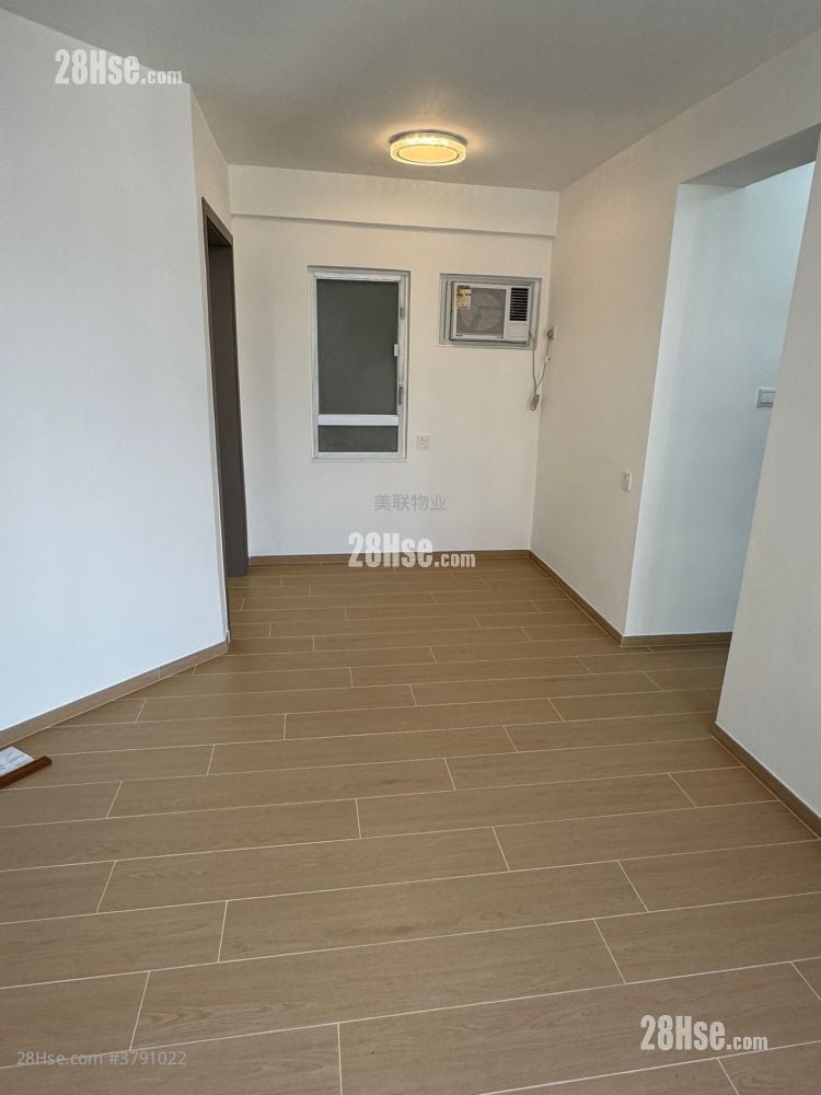 Kingswood Villas Sell 2 Bedrooms , 1 Bathroom 449 ft²