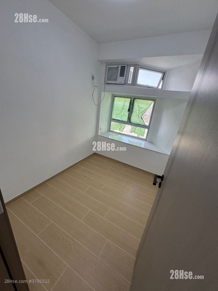 Kingswood Villas Sell 2 Bedrooms , 1 Bathroom 449 ft²