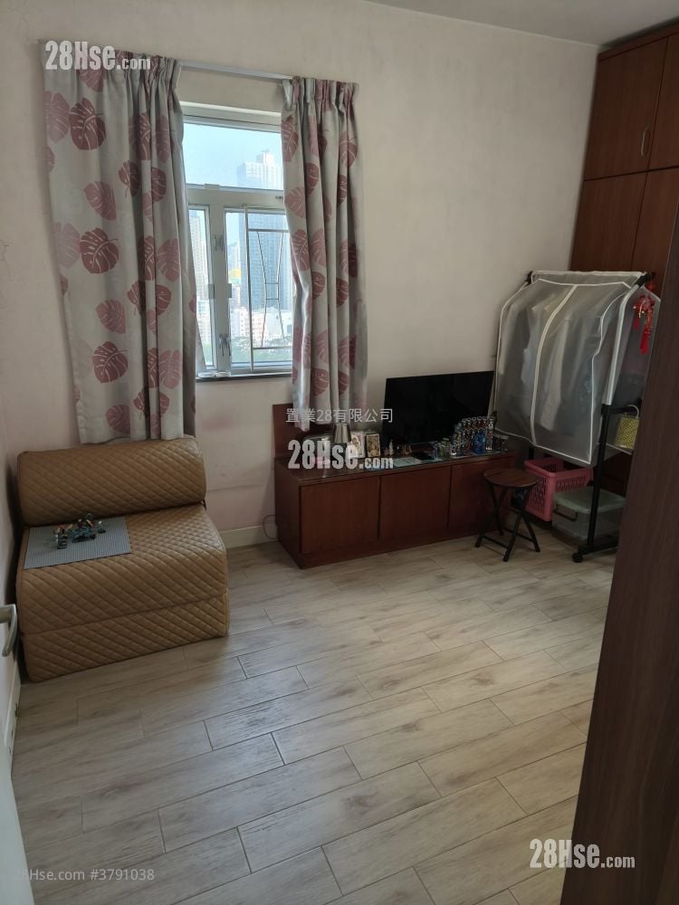 Louisa Tower Sell 2 Bedrooms , 1 Bathroom 630 ft²