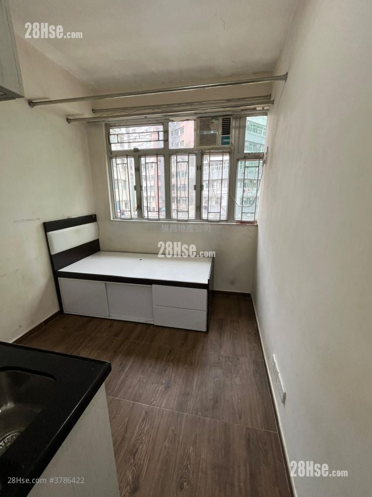 Tenement House Rental Studio , 1 Bathroom 130 ft²