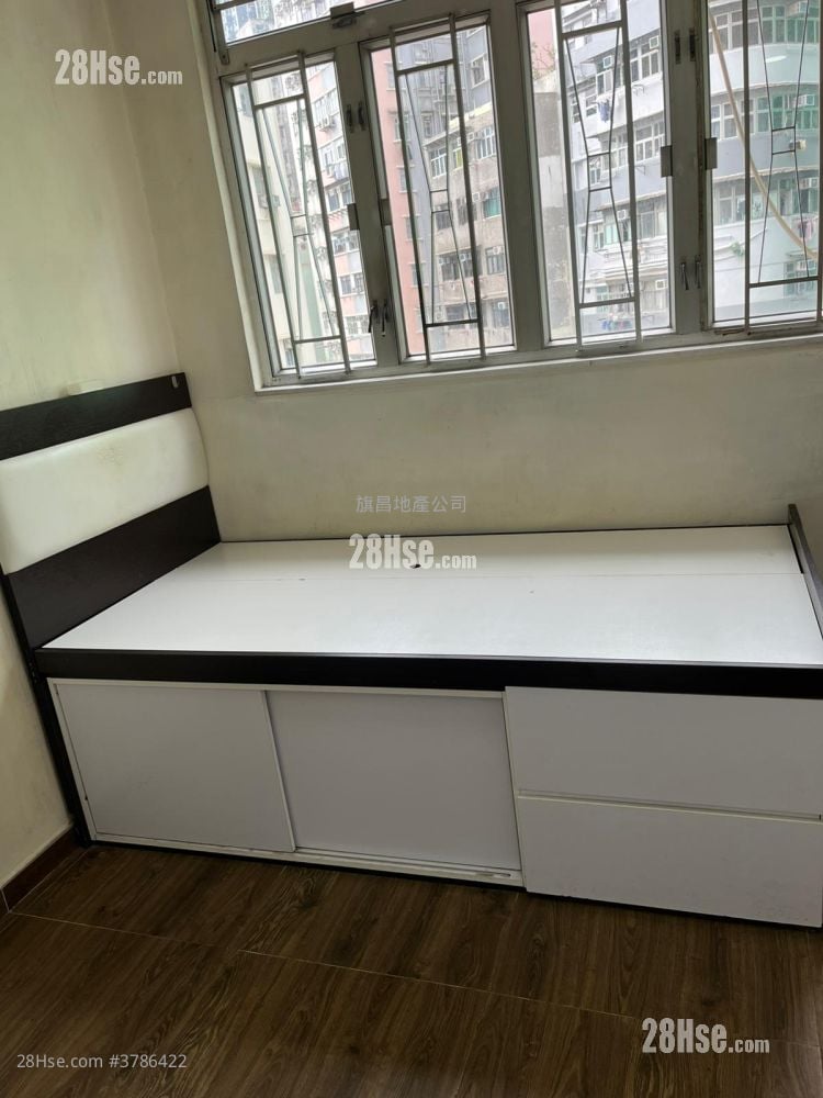 Tenement House Rental Studio , 1 Bathroom 130 ft²