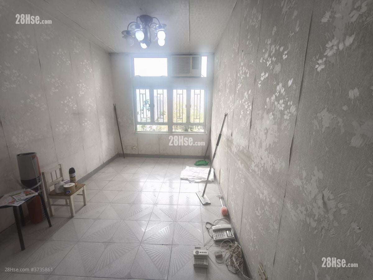 Kam Ying Court Sell 3 Bedrooms , 1 Bathroom 645 ft²