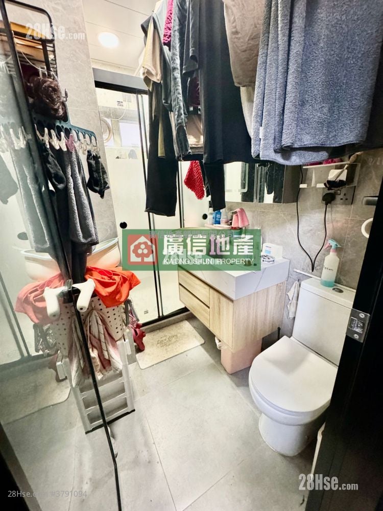 Kwong Fung Building Sell 2 Bedrooms , 2 Bathrooms 389 ft²