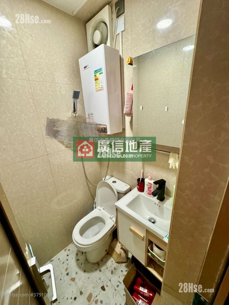 Kwong Fung Building Sell 2 Bedrooms , 2 Bathrooms 389 ft²