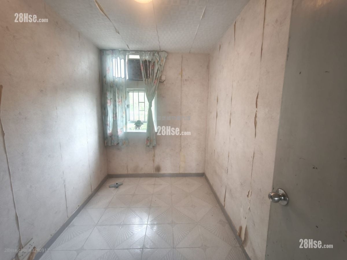 Kam Ying Court Sell 3 Bedrooms , 1 Bathroom 645 ft²