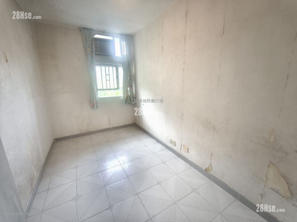 Kam Ying Court Sell 3 Bedrooms , 1 Bathroom 645 ft²