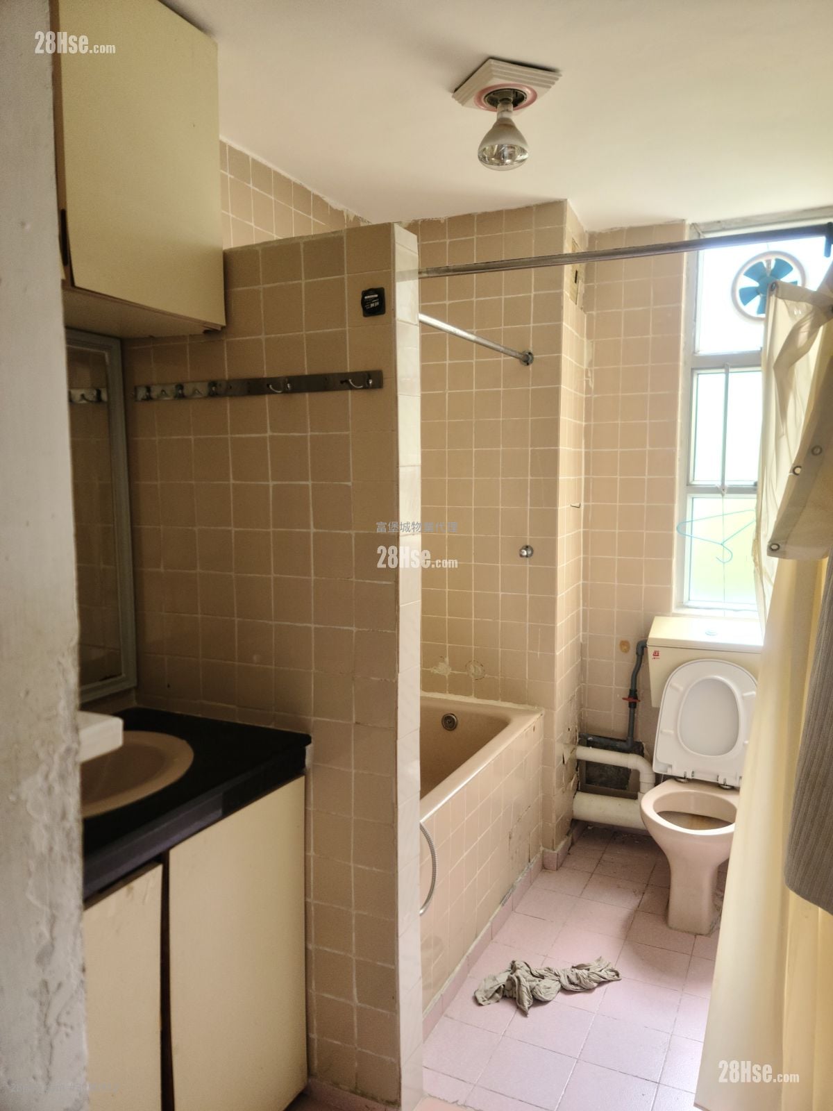 Kam Ying Court Sell 3 Bedrooms , 1 Bathroom 645 ft²