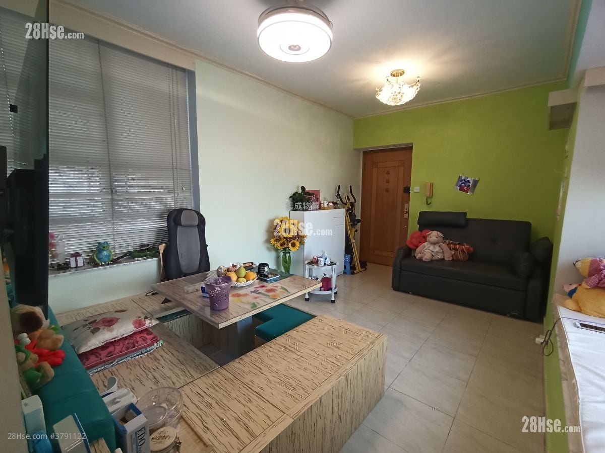 Lun Fung Court Sell 2 Bedrooms 440 ft²