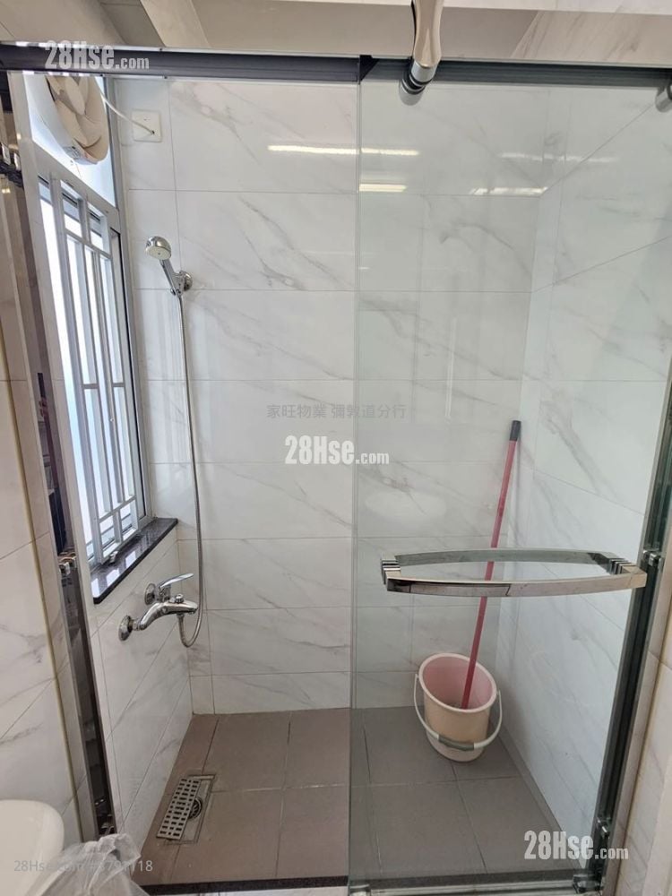 Ample Building Sell 410 ft²