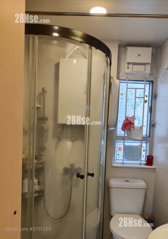 Mei Pak Court Sell 1 Bedroom , 1 Bathroom 371 ft²