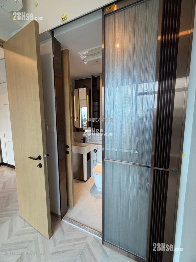 Eight Southpark Rental 2 Bedrooms , 1 Bathroom 342 ft²