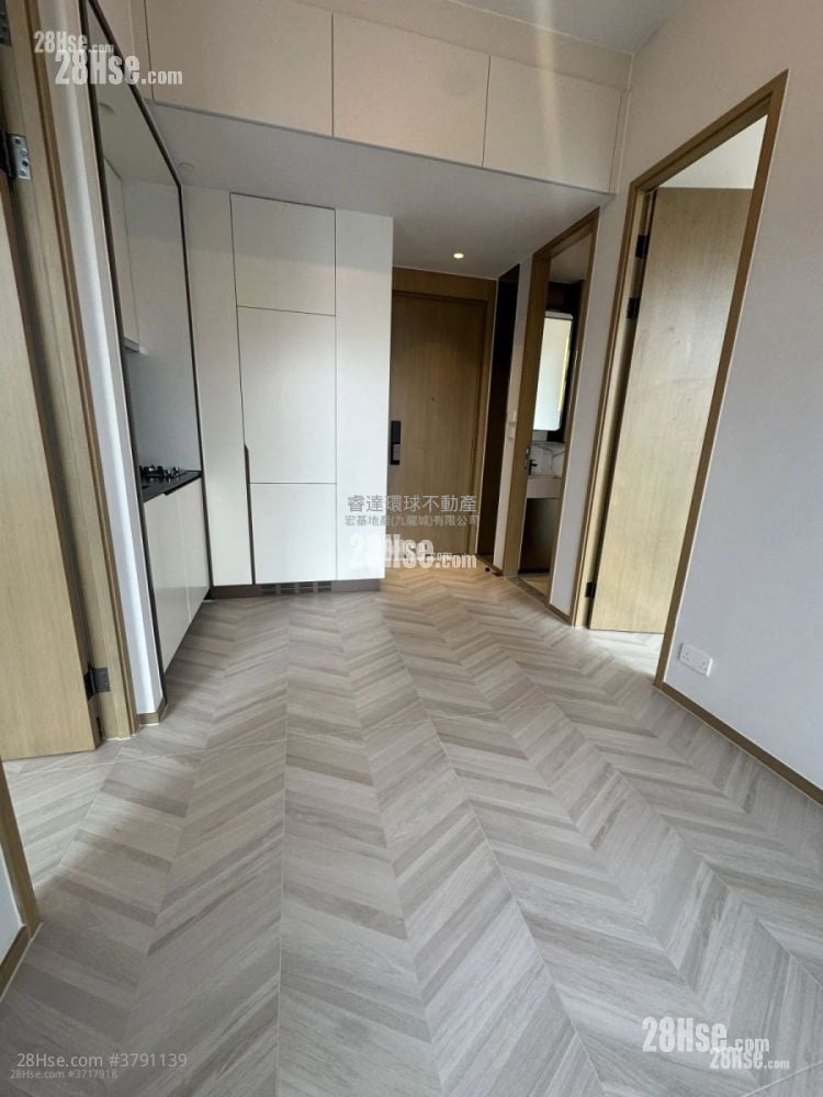 Eight Southpark Rental 2 Bedrooms , 1 Bathroom 342 ft²