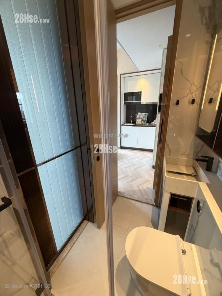 Eight Southpark Rental 2 Bedrooms , 1 Bathroom 342 ft²