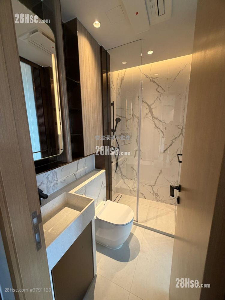 Eight Southpark Rental 2 Bedrooms , 1 Bathroom 342 ft²